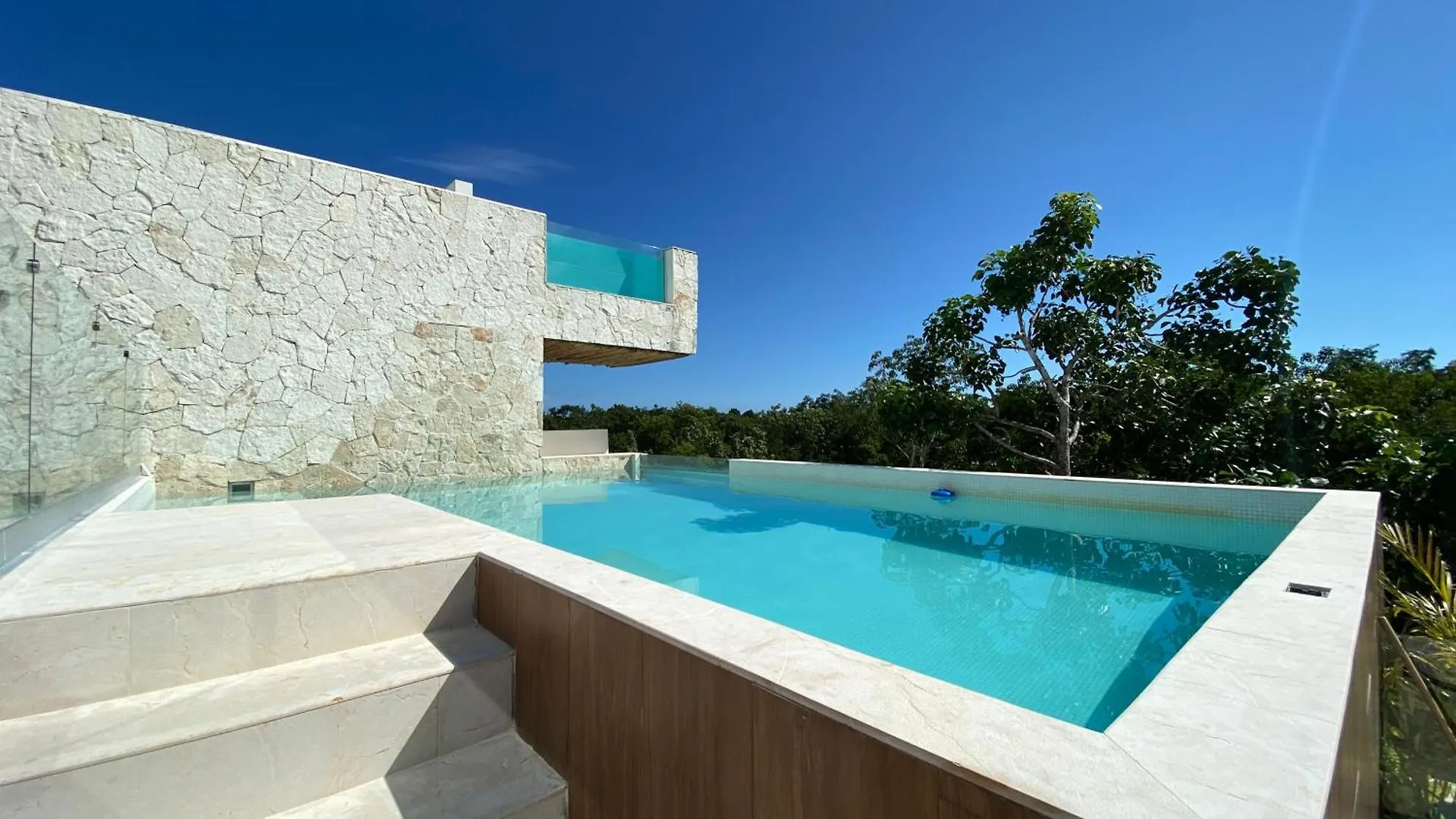 New Large Luxurious 1 Bedroom, 1 Bathroom Apartment In Tulum 0*,